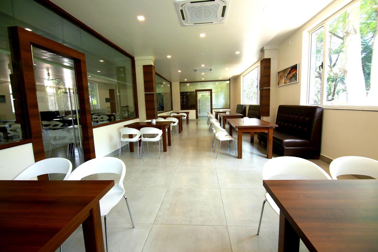 Palguni Residency Hassan Exterior foto